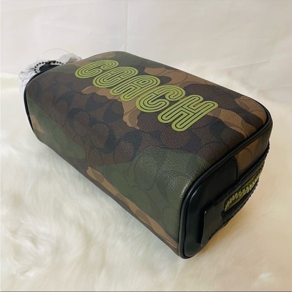 NWT Coach travel kit in Signature Canvas with Como Print and Coach Patch - Picture 6 of 8